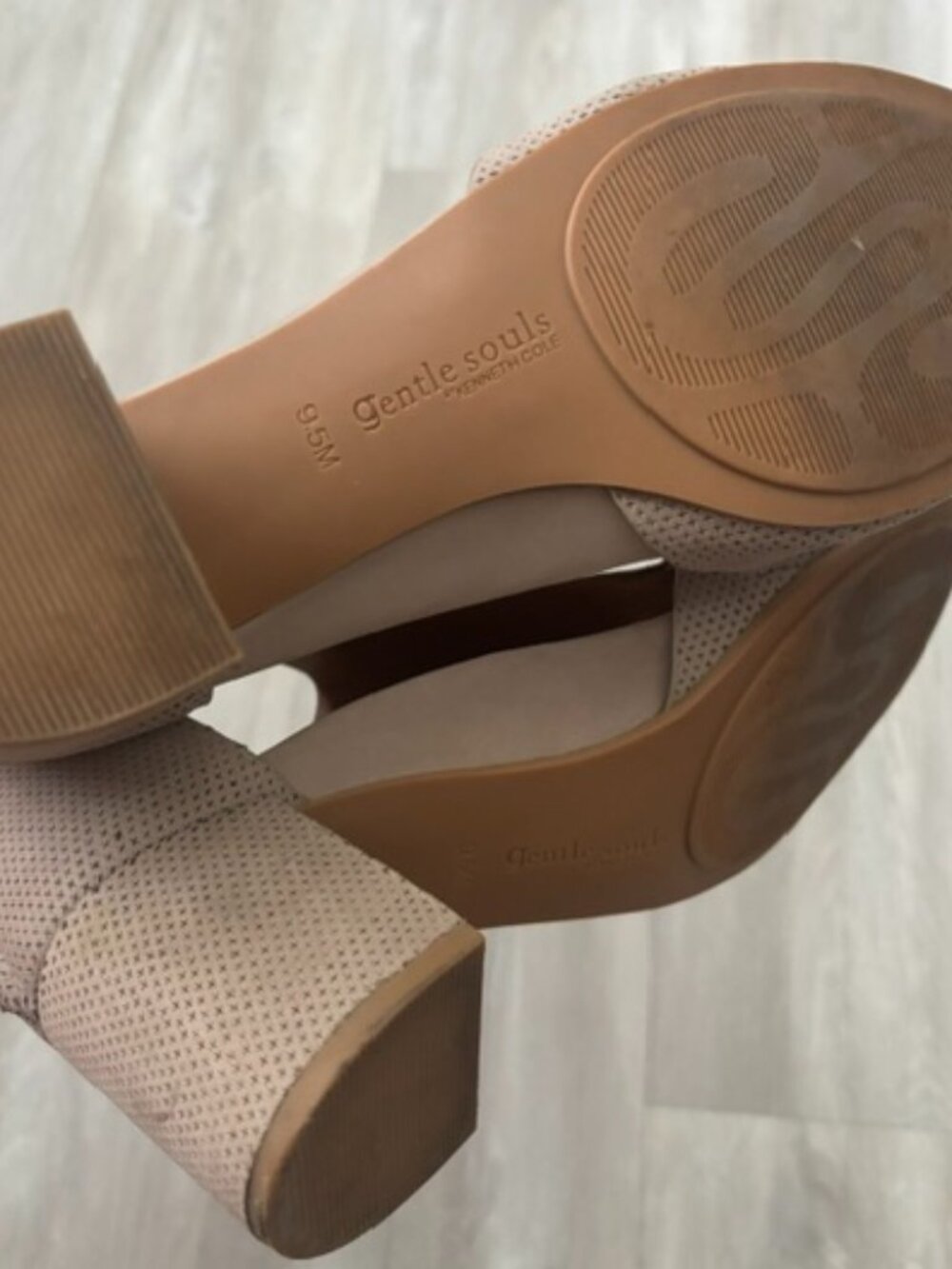 Gentle Souls by Kenneth Cole Charlene Peep Toe 9.5 - Picture 6 of 6